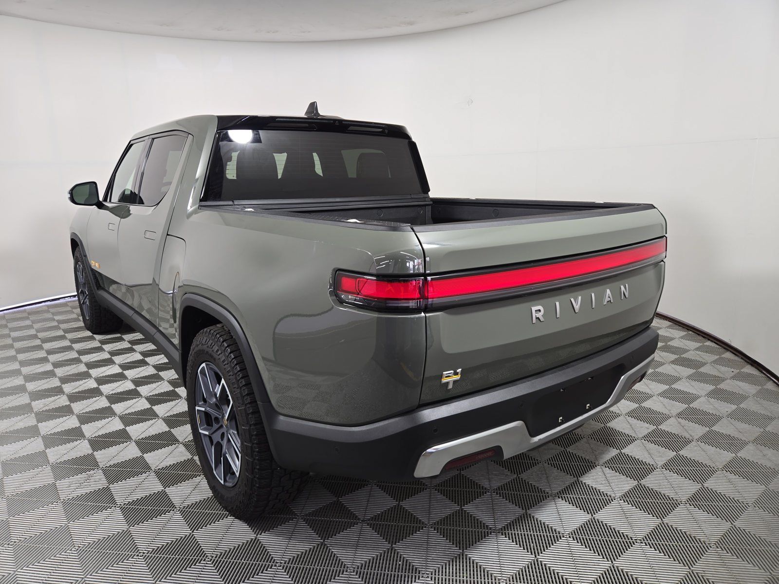 Used 2022 Rivian R1T Launch Edition AWD/4WD image 3