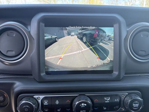 Certified 2022 Jeep Wrangler Sport AWD/4WD image 27