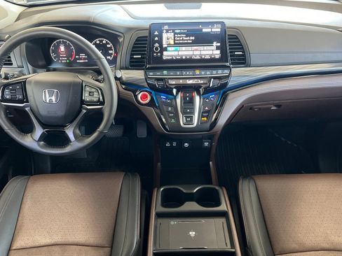 Used 2025 Honda Odyssey Elite image 10