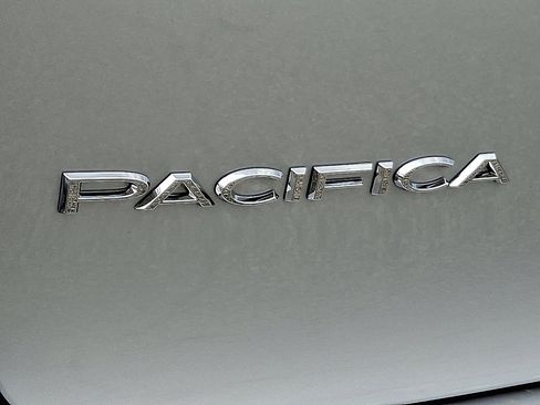 New 2026 Chrysler Pacifica Select image 5