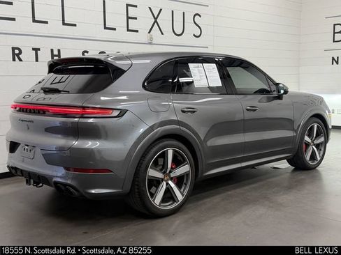 Used 2025 Porsche Cayenne GTS AWD/4WD image 4