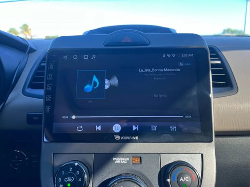 Used 2010 Kia Soul ! image 13