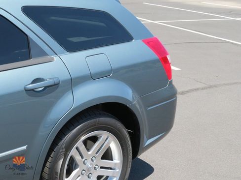 Used 2005 Dodge Magnum R/T w/ Convenience Group II RWD image 16