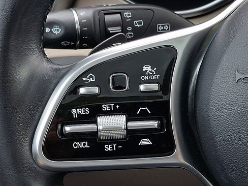 Used 2022 Mercedes-Benz GLC 300 4MATIC image 23