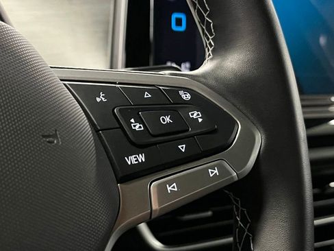 Certified 2025 Volkswagen Atlas Cross Sport SE w/ Panoramic Sunroof Package AWD/4WD image 27