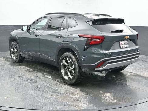 Used 2025 Chevrolet Trax LT image 8