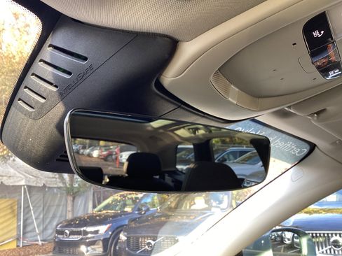 Certified 2022 Volvo XC60 B5 Inscription w/ Climate Package image 27