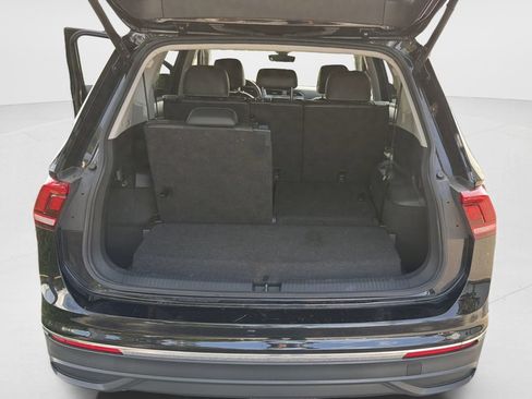 Used 2024 Volkswagen Tiguan SE FWD image 11
