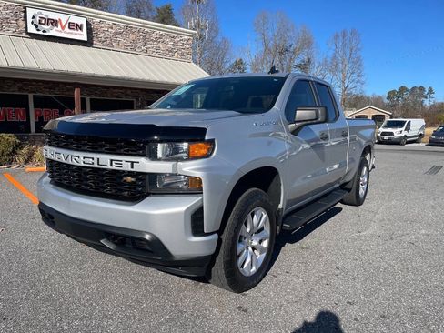 Used 2019 Chevrolet Silverado 1500 Custom w/ Custom Value Package image 5