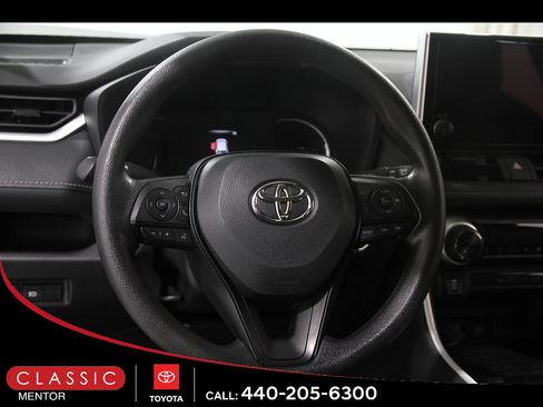 Used 2025 Toyota RAV4 XLE FWD image 7