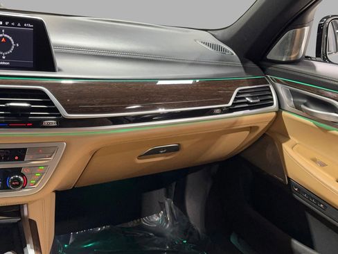 Used 2020 BMW 750i xDrive w/ Autobahn Package image 35