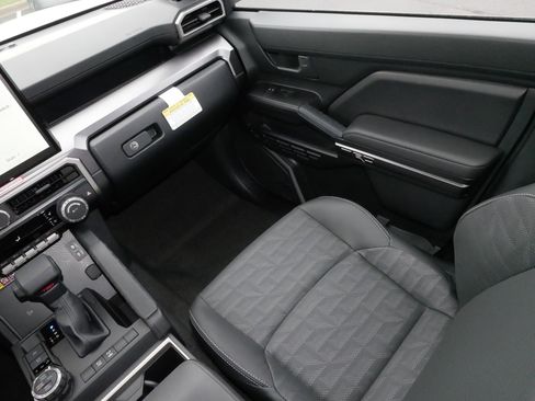 Certified 2025 Toyota 4Runner TRD Off-Road Premium image 11