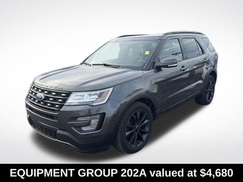 Used 2017 Ford Explorer XLT w/ Equipment Group 202A AWD/4WD image 3