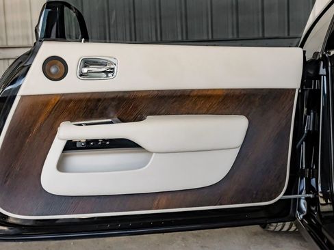 Used 2016 Rolls-Royce Wraith image 38