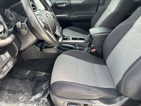 Used 2021 Toyota Tacoma TRD Sport w/ Technology Package AWD/4WD image 19