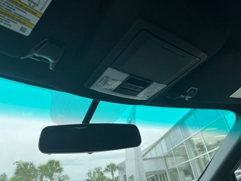 Used 2019 Ford Explorer XLT w/ Equipment Group 202A FWD image 23