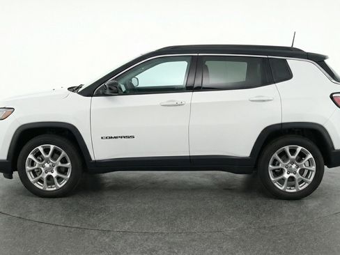 Used 2025 Jeep Compass Limited AWD/4WD image 5