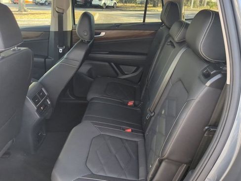 Used 2025 Volkswagen Atlas SE image 14
