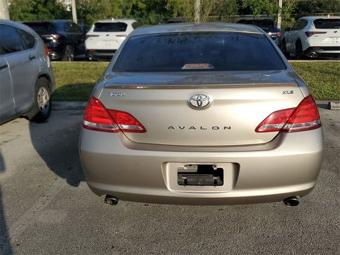 Used 2005 Toyota Avalon image 7