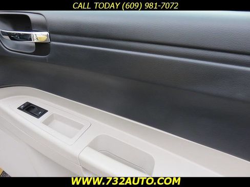 Used 2006 Chrysler 300 Base 4dr Sedan image 15