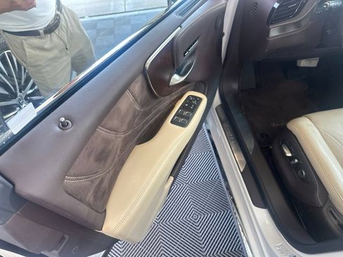Used 2019 Lexus LS 500h AWD w/ Accessory Package (Z1) image 22
