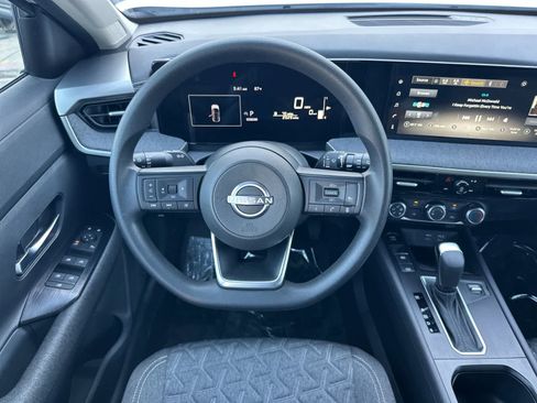 Used 2025 Nissan Kicks SV FWD image 15