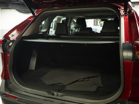 Used 2021 Toyota RAV4 XLE Premium w/ Carpet Mat Package (TMS) FWD image 7