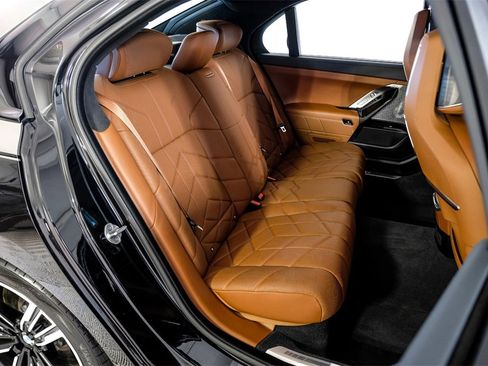 Used 2023 BMW 760i xDrive w/ Executive Package image 35