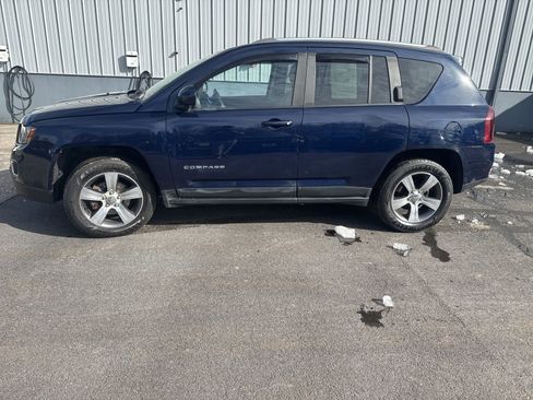 Used 2017 Jeep Compass High Altitude image 2