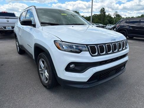 Used 2024 Jeep Compass Latitude AWD/4WD image 3