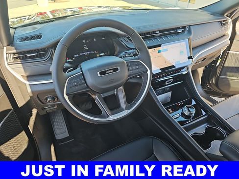 New 2026 Jeep Grand Cherokee L Limited w/ Limited Altitude Package AWD/4WD image 17