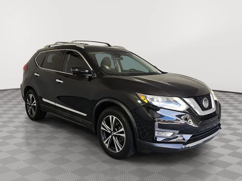 Used 2019 Nissan Rogue SV w/ Premium Package FWD image 2