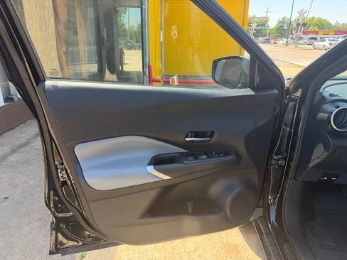 Used 2022 Nissan Kicks SR w/ Premium Package FWD image 9