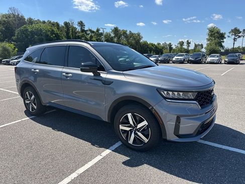 Used 2022 Kia Sorento S w/ Panoramic Sunroof Package FWD image 2