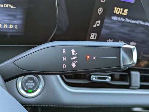 Used 2025 Chevrolet Equinox LT w/ Safety and Technology Package image 19