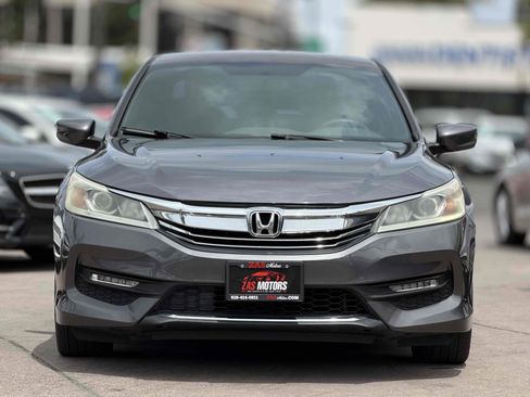 Used 2017 Honda Accord Sport image 2