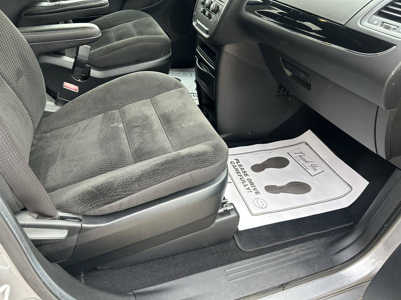Used 2018 Dodge Grand Caravan SE FWD image 12