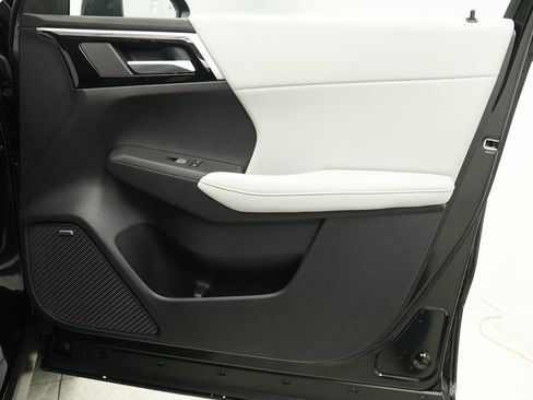 New 2025 Mitsubishi Outlander SE image 18