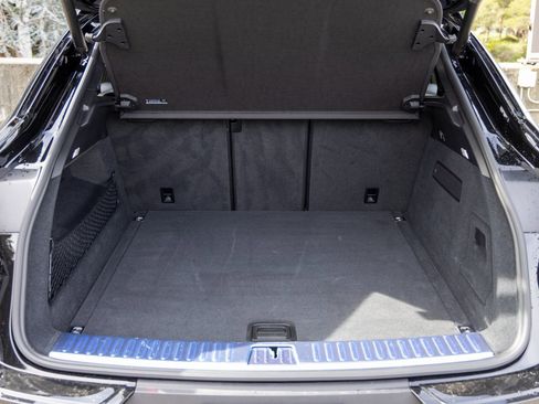 Certified 2025 Porsche Cayenne Coupe image 46