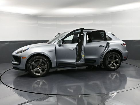 Certified 2022 Porsche Macan image 37