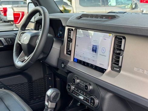 New 2025 Ford Bronco Outer Banks w/ Sasquatch Package image 26