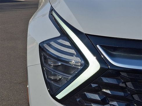 Used 2023 Kia Sportage SX image 10