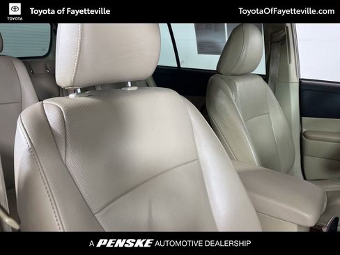 Used 2012 Toyota Highlander Limited w/ Tow Pkg image 13