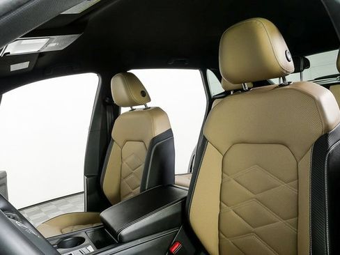 Certified 2024 Volkswagen Atlas Cross Sport SE image 9