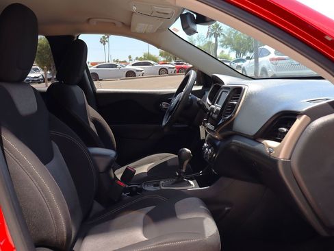 Used 2016 Jeep Cherokee Sport FWD image 34