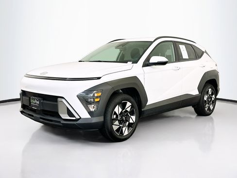 Used 2025 Hyundai Kona SEL image 3