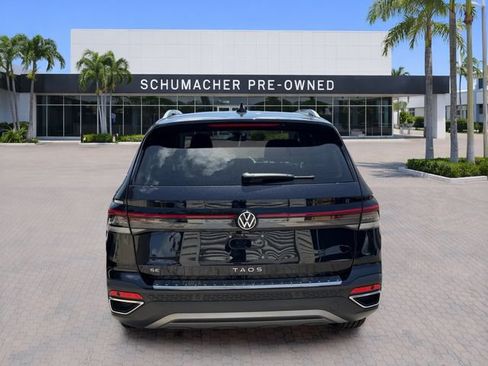 Used 2025 Volkswagen Taos SE w/ Black Wheel Package FWD image 6