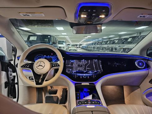 Used 2023 Mercedes-Benz EQS 580 4MATIC Sedan image 9