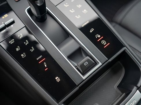 New 2026 Porsche Macan image 20