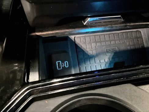 Used 2022 Ford F250 Lariat w/ Black Appearance Package AWD/4WD image 30